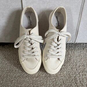 NWOT Universal Thread Sneakers Size: 8 Color: Cream